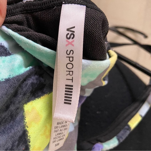 Victoria’s Secret Front Clasp Sports Bra 32D - Picture 6 of 7